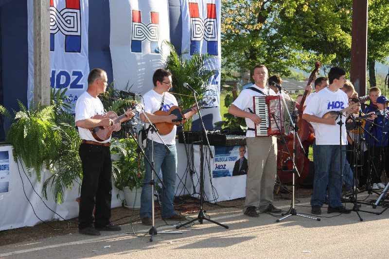 HDZ-ov predizborni skup u Gračacu (Foto: P. Sikirić)