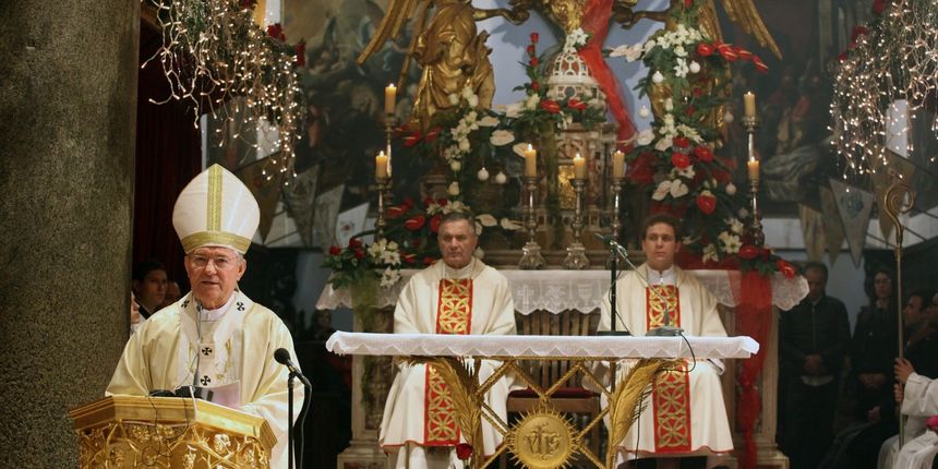 Splitsko-makarski nadbiskup mons. Marin Barisic predvodio svecano euharijstisko misno Bozicno slavlje, tradicionalnu polnocku u splitskoj prvostolnici Svetog Dujma