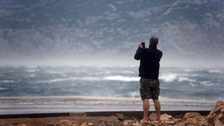Olujna bura prekinula trajektni promet između Prizne i Žigljena. Photo: Dalibor Urukalović/PIXSELL Olujna bura prekinula trajektni promet između Prizne i Žigljena. Photo: Dalibor Urukalović/PIXSELL