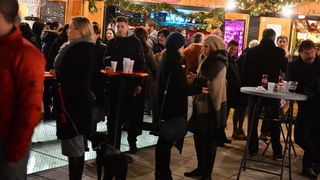 Advent u Zadru: Pavel raspjevao i rasplesao Zadrane na Trgu Petra Zoranića. Foto: Iva Perinčić Advent u Zadru: Pavel raspjevao i rasplesao Zadrane na Trgu Petra Zoranića. Foto: Iva Perinčić