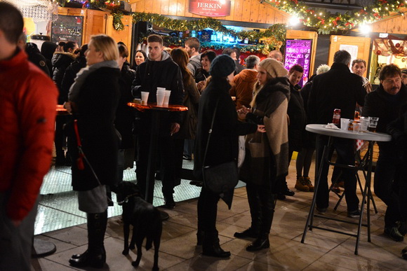 Advent u Zadru: Pavel raspjevao i rasplesao Zadrane na Trgu Petra Zoranića. Foto: Iva Perinčić Advent u Zadru: Pavel raspjevao i rasplesao Zadrane na Trgu Petra Zoranića. Foto: Iva Perinčić