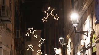 Građani na ulicama Zadra poštujući mjere dočekali 2021. godinu