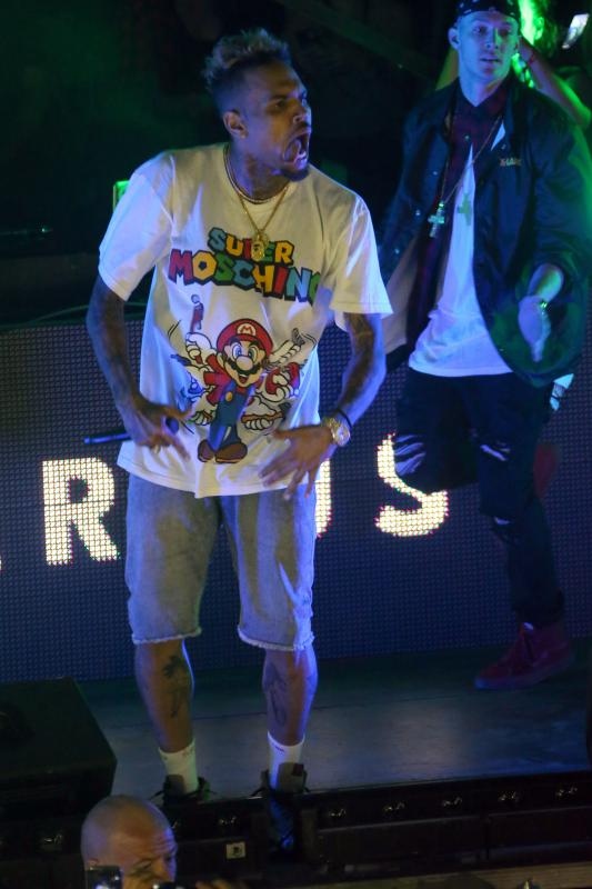 Koncert Chrisa Browna, koji je trebao biti održan na plaži Zrće, zbog jake bure je održan u prepunom klubu Aquarius.  Photo: Dalibor Urukalović/PIXSELL