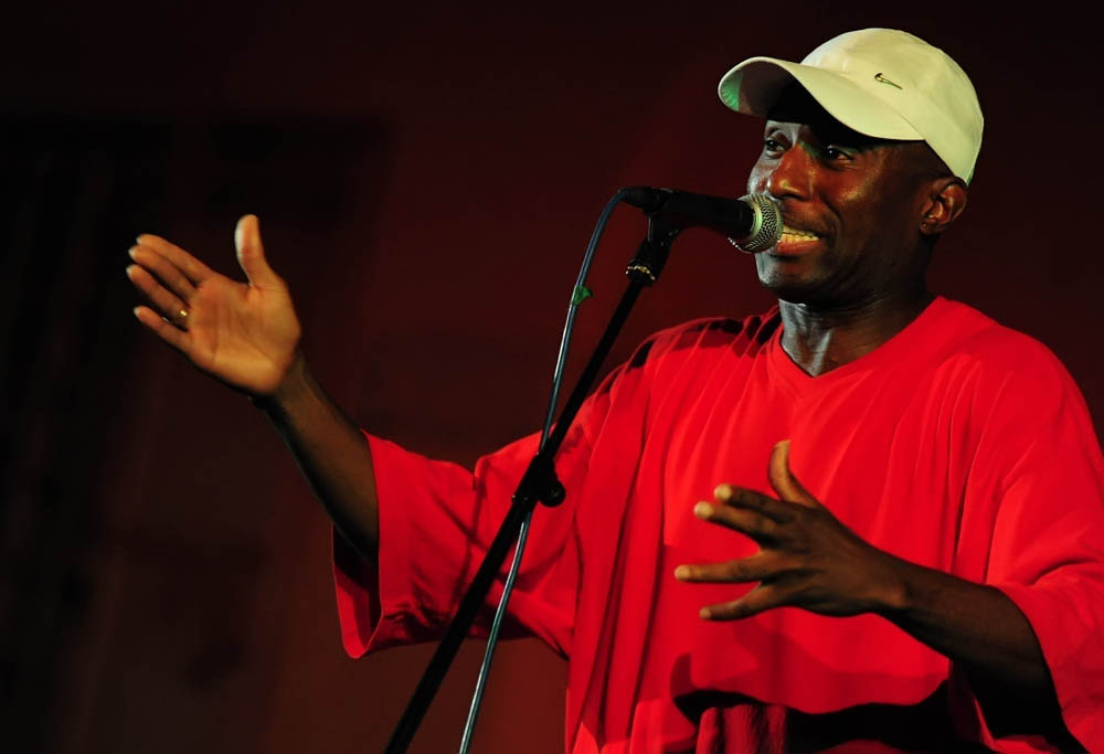 Zadar, 28.07.2011. snimio: Nenad Marčev
HIP HOP – JAZZ
SASKIA LAROO PROJECT (NL-USA-CRO- ITALY)
Saskia Laroo – trumpet, vocal
Warren Byrd – keyboards, vocal
MC Stewlocks Andy Ninvalle – rap, vocal
Daniel Guelli – bass guitar
Sin Banović – dr Zadar, 28.07.2011. snimio: Nenad Marčev
HIP HOP – JAZZ
SASKIA LAROO PROJECT (NL-USA-CRO- ITALY)
Saskia Laroo – trumpet, vocal
Warren Byrd – keyboards, vocal
MC Stewlocks Andy Ninvalle – rap, vocal
Daniel Guelli – bass guitar
Sin Banović – dr