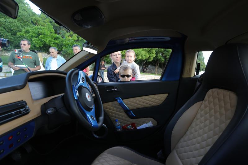 Pokraj Pozdrava Suncu u sklopu Nikola Tesla EV Rally-a predstavljeni su automobili na elektricni pogon. Photo: Filip Brala/PIXSELL Pokraj Pozdrava Suncu u sklopu Nikola Tesla EV Rally-a predstavljeni su automobili na elektricni pogon. Photo: Filip Brala/PIXSELL