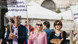 Prosvjedni skup roditelja protiv politike obaveznog cijepljenja Prosvjedni skup roditelja protiv politike obaveznog cijepljenja