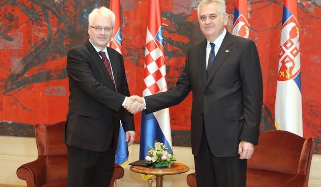 16.10.2013., Beograd, Srbija – Prvi sluzbeni posjet Ive Josipovica Srbiji. Ceremonija svecanog doceka predsjednika Republike Hrvatske Ive Josipovica Republici Srbiji u Palaci Srbije kojem je domacin predsjednik Srbije Tomislav Nikolic. Photo: Zeljko Luk