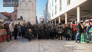 Zadarski karneval 2018: Povorka maškaranih skupina od Gradskih vrata preko Foruma do Narodnog trga Zadarski karneval 2018: Povorka maškaranih skupina od Gradskih vrata preko Foruma do Narodnog trga
