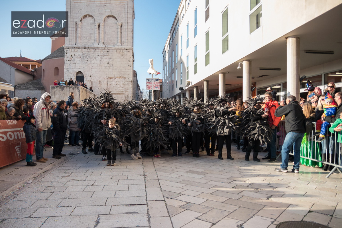 Zadarski karneval 2018: Povorka maškaranih skupina od Gradskih vrata preko Foruma do Narodnog trga Zadarski karneval 2018: Povorka maškaranih skupina od Gradskih vrata preko Foruma do Narodnog trga