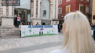 Prosvjedni skup roditelja protiv politike obaveznog cijepljenja Prosvjedni skup roditelja protiv politike obaveznog cijepljenja