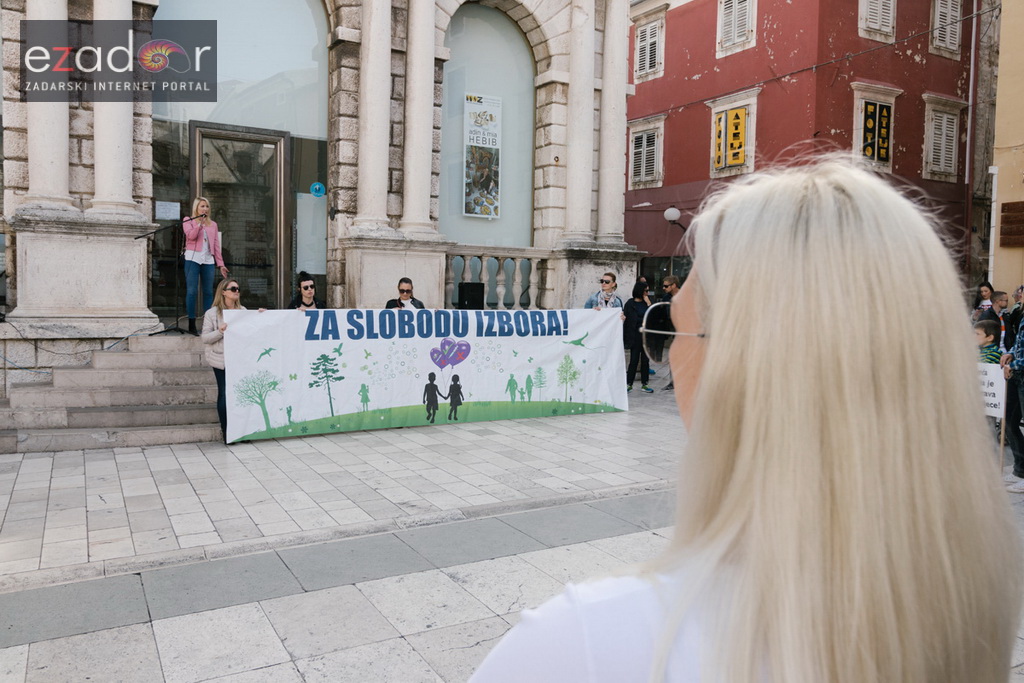 Prosvjedni skup roditelja protiv politike obaveznog cijepljenja Prosvjedni skup roditelja protiv politike obaveznog cijepljenja