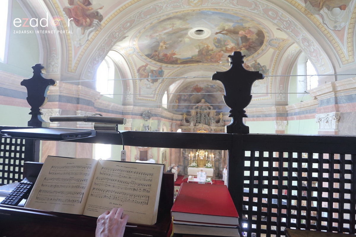 Bibinjci gradišćanskim Hrvatima darovali 1.82 metara visok kip sv. Roka Bibinjci gradišćanskim Hrvatima darovali 1.82 metara visok kip sv. Roka