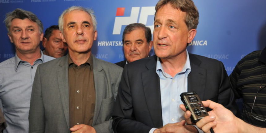 Zadar, 190513.Lokalni izbori 2013.Stozer HDZ-a.HDZ slavi pobjedu na lokalnim izborima. Prema nesluzbenim rezultatima pobijedili su u utrci za zupanijsku skupstinu, gradsko vijece, stari novi zupan Stipe Zrilic je takodjer premocno pobijedio, a Bozidar Zadar, 190513.Lokalni izbori 2013.Stozer HDZ-a.HDZ slavi pobjedu na lokalnim izborima. Prema nesluzbenim rezultatima pobijedili su u utrci za zupanijsku skupstinu, gradsko vijece, stari novi zupan Stipe Zrilic je takodjer premocno pobijedio, a Bozidar