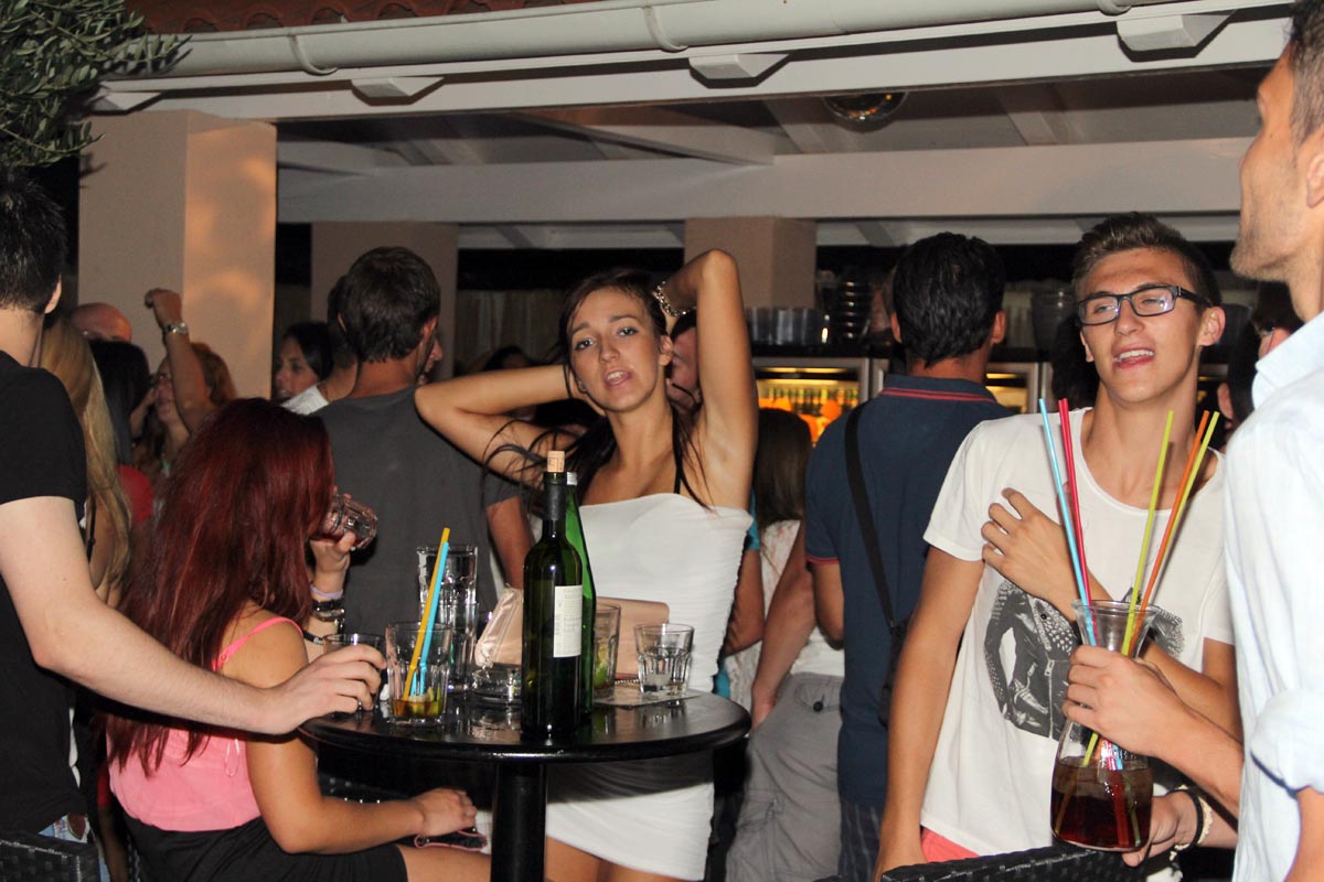 Vagabundo bar Vir: After party uz grupu Magazin, foto: Iva Perinčić Vagabundo bar Vir: After party uz grupu Magazin, foto: Iva Perinčić