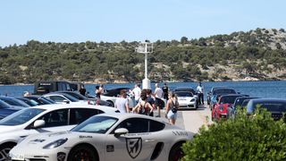 Šibenik: Sportski automobili u sklopu projekta “Pink Wing” zaposjeli gradsku rivu