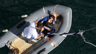 30.06.2013., Zadar – Povodom ulaska Republike Hrvatske u Europsku uniju mladic i djevojka skocili su s Maslenickog mosta sa zastavom Europske unije, dok je mladi Britanac skocio sa hrvatskom zastavom. Photo: Filip Brala/PIXSELL Autor  Filip Brala/PIXSEL