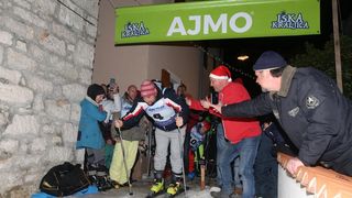 Svjetska atrakcija u Velom Ižu: Održana “Iška kraljica”- prva povijesna skijaška utrka na hrvatskim školjima Svjetska atrakcija u Velom Ižu: Održana “Iška kraljica”- prva povijesna skijaška utrka na hrvatskim školjima