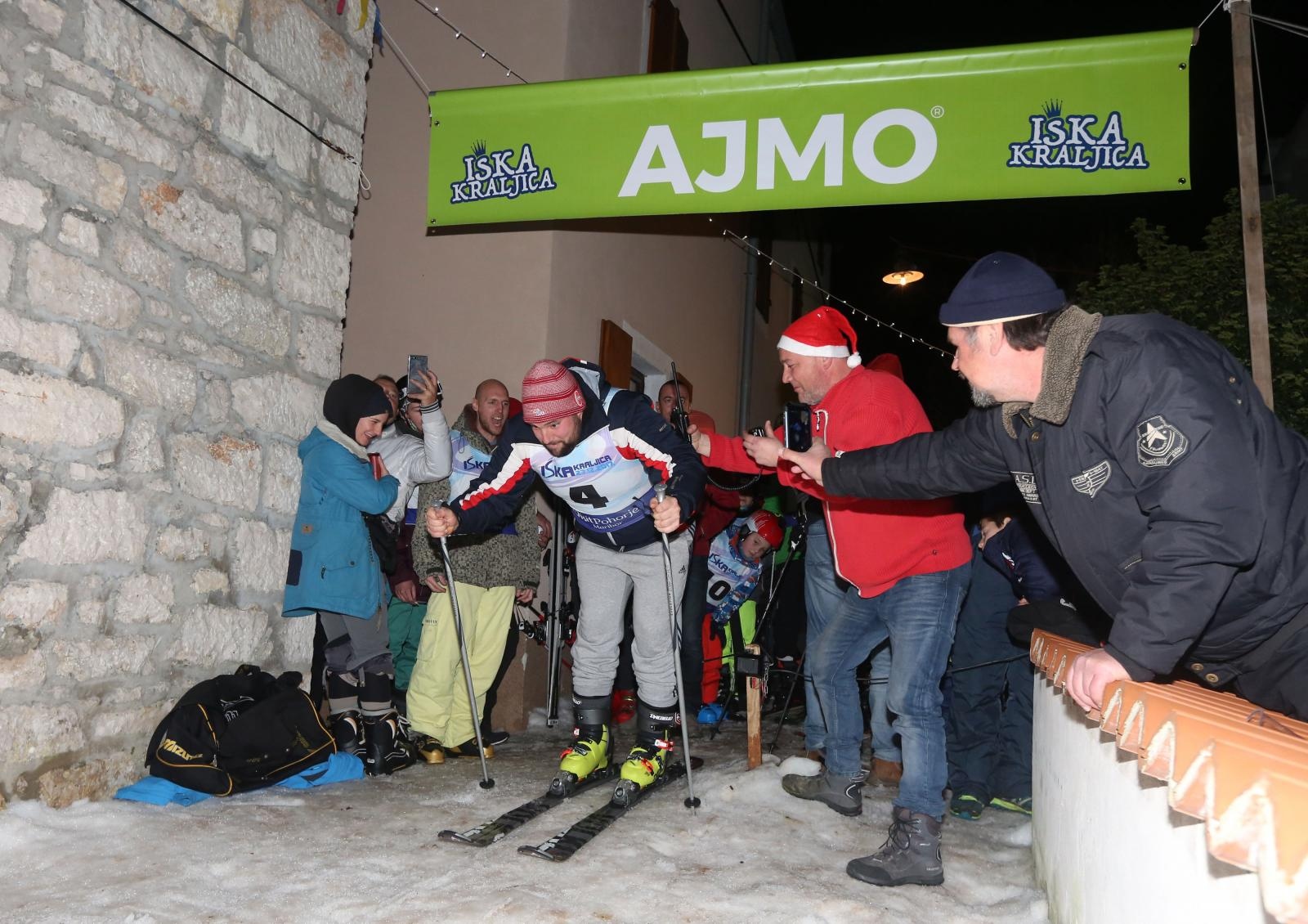 Svjetska atrakcija u Velom Ižu: Održana “Iška kraljica”- prva povijesna skijaška utrka na hrvatskim školjima Svjetska atrakcija u Velom Ižu: Održana “Iška kraljica”- prva povijesna skijaška utrka na hrvatskim školjima