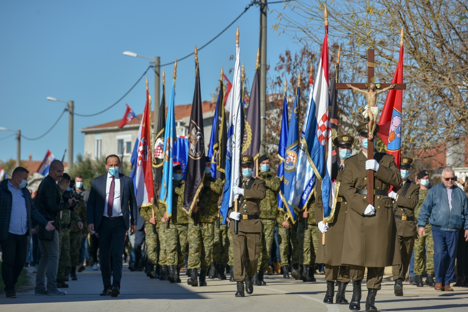 Škabrnja: Kolonom sjećanja obilježena je obljetnica stradavanja branitelja i civila Škabrnja: Kolonom sjećanja obilježena je obljetnica stradavanja branitelja i civila