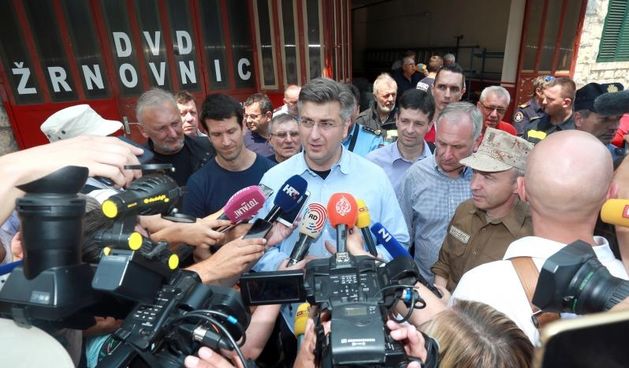 Premijer Andrej Plenkovic u obilasku Zrnovnice posjetio vatrogasce dvd Zrnovnica