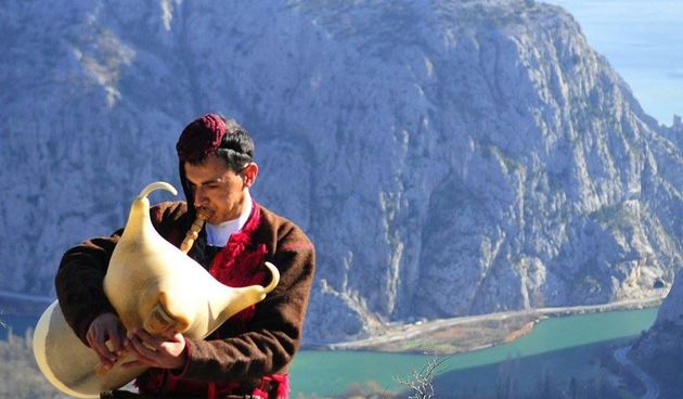 Goran Mikas u Studentskom klubu o kulturnom identitetu Poljica