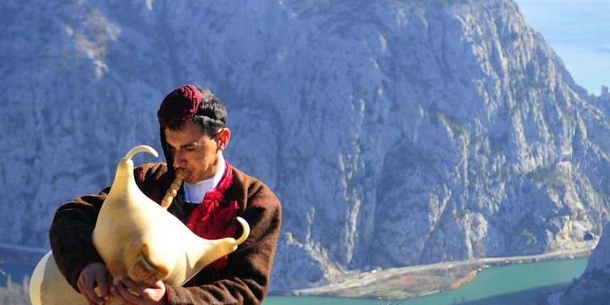 Goran Mikas u Studentskom klubu o kulturnom identitetu Poljica Goran Mikas u Studentskom klubu o kulturnom identitetu Poljica