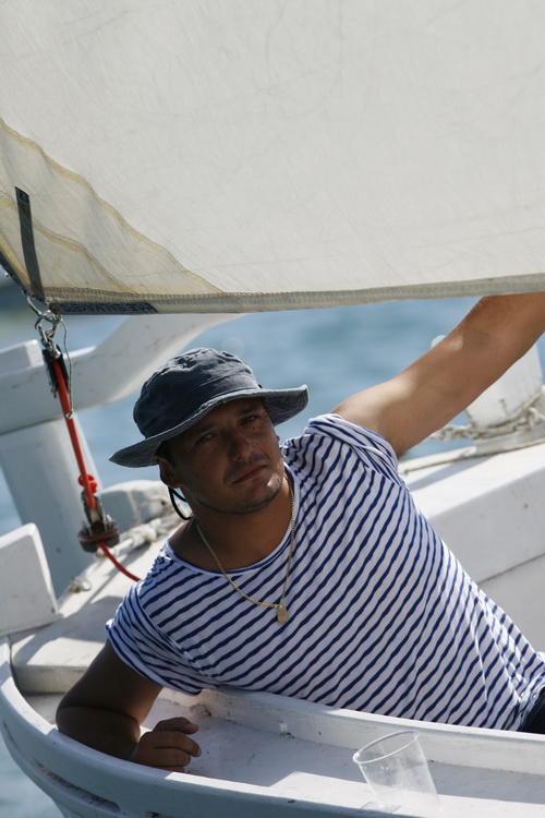 Betina, 150811.
9. Regata za dusu i tilo, regata tradicionalnih brodova na latinsko jedro
Na slici: Ivan Bozikov, nacelnik Murtera za timunom gajete
Foto: Bozo Vukicevic / CROPIX Betina, 150811.
9. Regata za dusu i tilo, regata tradicionalnih brodova na latinsko jedro
Na slici: Ivan Bozikov, nacelnik Murtera za timunom gajete
Foto: Bozo Vukicevic / CROPIX