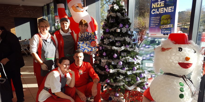 U Konzumu darivali jedni druge, kupce i lokalne udruge U Konzumu darivali jedni druge, kupce i lokalne udruge