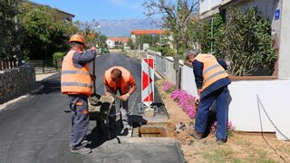 Vir: Radovi na postavljanju javne rasvjete i asfaltiranju prometnica Vir: Radovi na postavljanju javne rasvjete i asfaltiranju prometnica