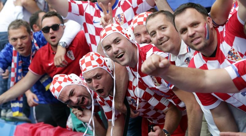 Slavlje igrača i navijača nakon pobjede nad Turskom. Photo: Sanjin Strukić/PIXSELL Slavlje igrača i navijača nakon pobjede nad Turskom. Photo: Sanjin Strukić/PIXSELL