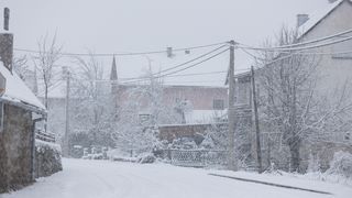 Đir snijegom prekrivenim Gračacom, 25. siječnja 2021. Đir snijegom prekrivenim Gračacom, 25. siječnja 2021.