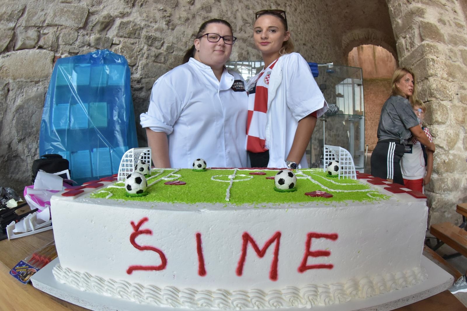 Zadar dočekao svoje Vatrene: Sve generacije okupile se na Forumu