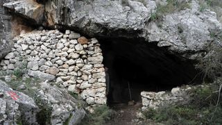 Paleolitička Venera pronađena u pećini Vlakno na Dugom otoku Paleolitička Venera pronađena u pećini Vlakno na Dugom otoku