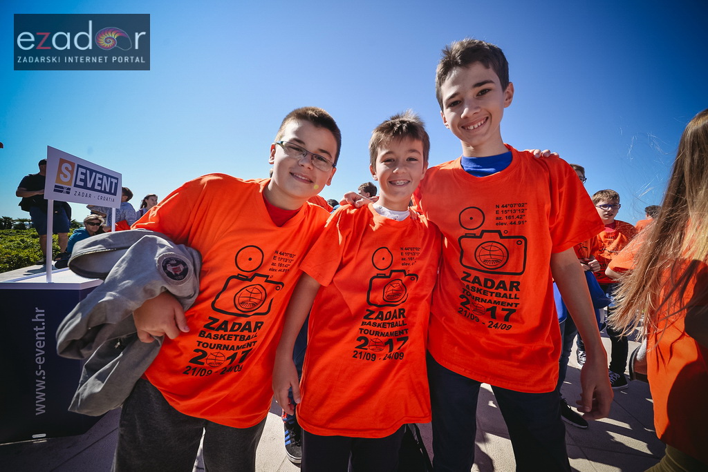 #ZDBT2017: Snimanje Milenijske fotografije košarkaške lopte na Pozdravu suncu #ZDBT2017: Snimanje Milenijske fotografije košarkaške lopte na Pozdravu suncu