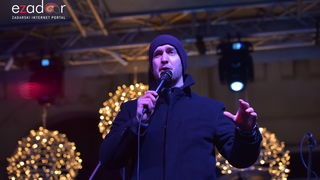 Tisuće Zadrana uživalo na krcatom Narodnom trgu i Tgu Petra Zoranića uz Tomislava Bralića i klapu Intrade Tisuće Zadrana uživalo na krcatom Narodnom trgu i Tgu Petra Zoranića uz Tomislava Bralića i klapu Intrade