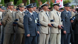 Vukovar, 250610.
U povodu Dana drzavnosti Republike Hrvatske obiljezen  zavrsetak skolovanja polaznika vojnih skola za potrebe Oruzanih snaga. Na fotografiji nagradjeni polaznici.
Foto: Damir Glibusic / CROPIX