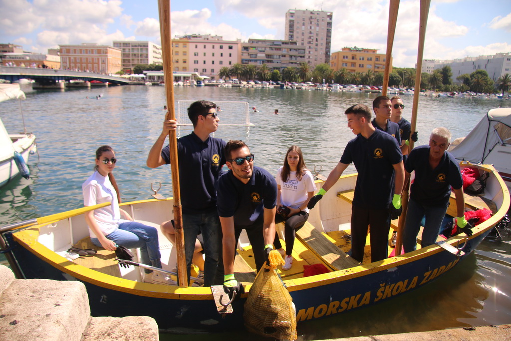 Ekološka akcija “Daj ruku za Jazine” Ekološka akcija “Daj ruku za Jazine”