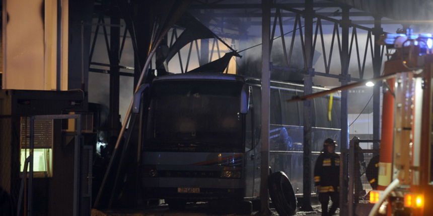 Zagreb, 071210. Kod benzinske postaje u Sesvetama u naselju Jelkovec oko 18 sati eksplodirala je cisterna s gorivom, a nakon toga je buknuo pozar koji je brzo ugasen.  Foto: Drago Sopta / CROPIX