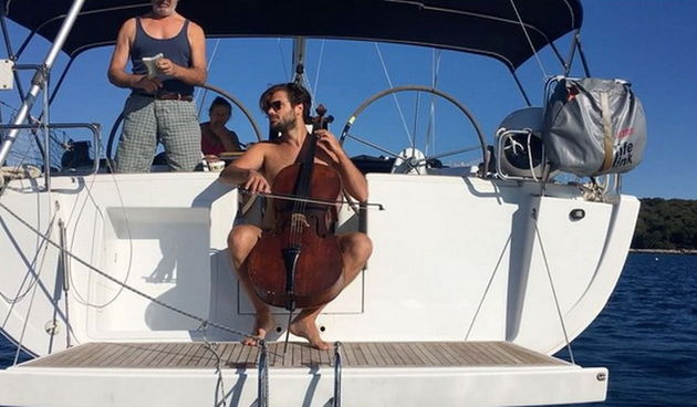 Stjepan Hauser na Kornatima zasvirao dirljivu molitvu za poginule vatrogasce