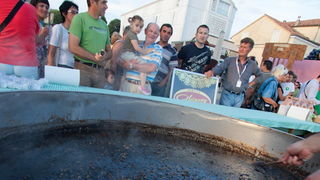 Biograd: 6. Dugi svehrvatski eno-eko-gastro-etno stol, Foto: Franjo Jurić Biograd: 6. Dugi svehrvatski eno-eko-gastro-etno stol, Foto: Franjo Jurić