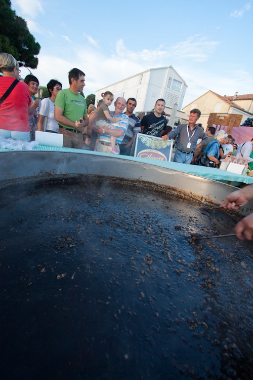 Biograd: 6. Dugi svehrvatski eno-eko-gastro-etno stol, Foto: Franjo Jurić Biograd: 6. Dugi svehrvatski eno-eko-gastro-etno stol, Foto: Franjo Jurić