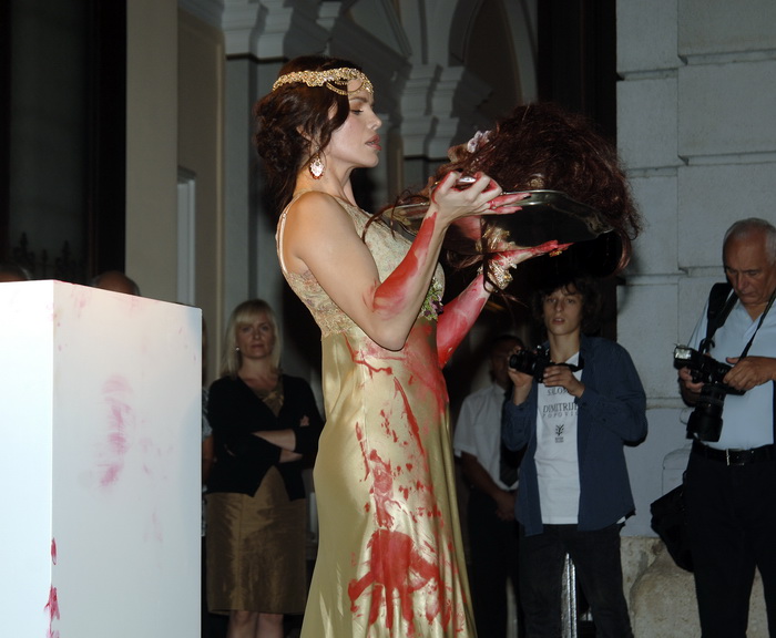 Zagreb, 160910.
Otvorenje izlozbe Dimitrija Popovica SALOMA u muzeju Mimara. U programu otvorenja sudjelovala je Severina.
na fotograiji: Severina kao Salome.
Foto: Zeljko Grgic / CROPIX Zagreb, 160910.
Otvorenje izlozbe Dimitrija Popovica SALOMA u muzeju Mimara. U programu otvorenja sudjelovala je Severina.
na fotograiji: Severina kao Salome.
Foto: Zeljko Grgic / CROPIX