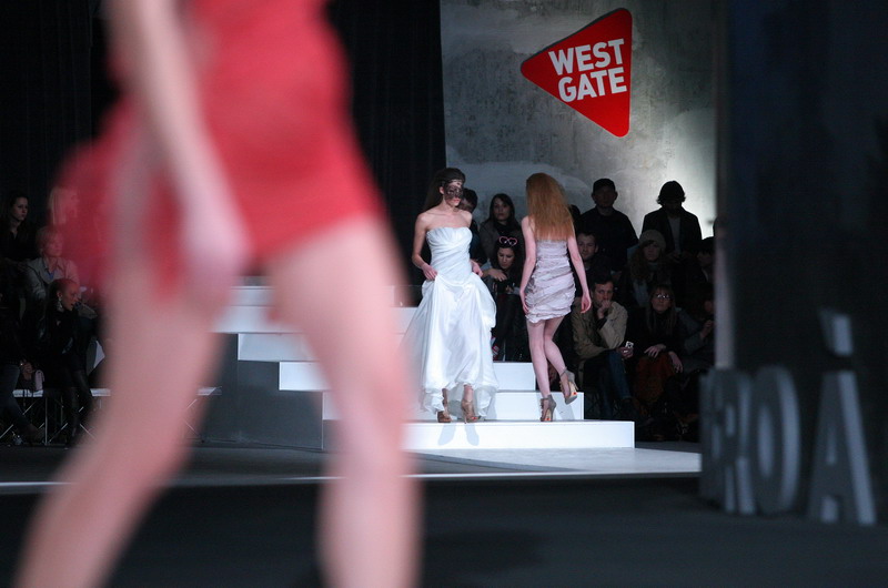 U trgovackom centru West gate odrzana je druga vecer modnog dogadjaja Nivea Cro a porter. Revije ce trajati od 24. do 27. ozujka. U trgovackom centru West gate odrzana je druga vecer modnog dogadjaja Nivea Cro a porter. Revije ce trajati od 24. do 27. ozujka.