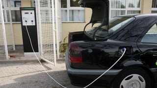 03.04.2014., Zadar – U Solarnom centru na Putu Murvice prezentirano je vozilo koje pokrece iskljucivo elektricna energija. Automobil su u cetiri mjeseca rada napravili ucenici Strukovne skole Vice Vlatkovica Valentino Raspovic, Andjelo Pastuovic i Toni 03.04.2014., Zadar – U Solarnom centru na Putu Murvice prezentirano je vozilo koje pokrece iskljucivo elektricna energija. Automobil su u cetiri mjeseca rada napravili ucenici Strukovne skole Vice Vlatkovica Valentino Raspovic, Andjelo Pastuovic i Toni