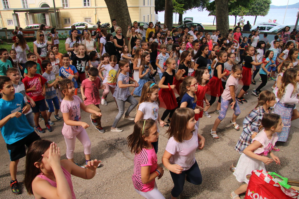 Posljednji dan nastave u OŠ Petra Preradovića u ritmu zumbe Posljednji dan nastave u OŠ Petra Preradovića u ritmu zumbe