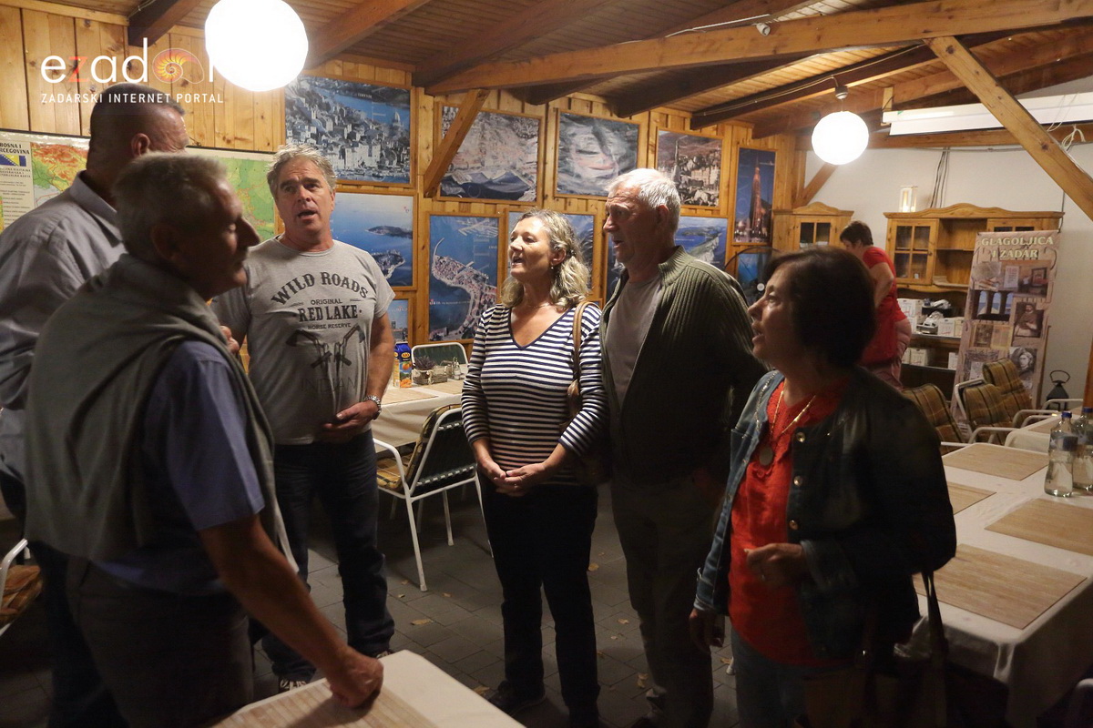 Bibinjci gradišćanskim Hrvatima darovali 1.82 metara visok kip sv. Roka Bibinjci gradišćanskim Hrvatima darovali 1.82 metara visok kip sv. Roka