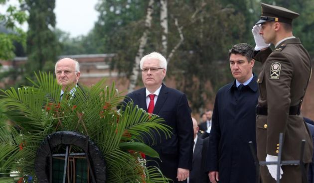 Svecano polaganje vijenaca na Gradskom groblju Mirogoj prigodom obiljezavanja Dana drzavnosti. Vijence i svijece su polozili predsjednik RH Ivo Josipovic, predsjednik Vlade Zoran Milanovic i predsjednik Sabora Josip Leko. Photo: Luka Stanzl/PIXSELL
