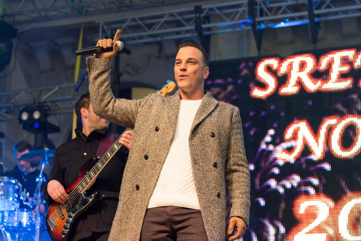 Doček 2017: Najluđa noć na zadarskom Poluotoku privukla više tisuća Zadrana i gostiju Doček 2017: Najluđa noć na zadarskom Poluotoku privukla više tisuća Zadrana i gostiju