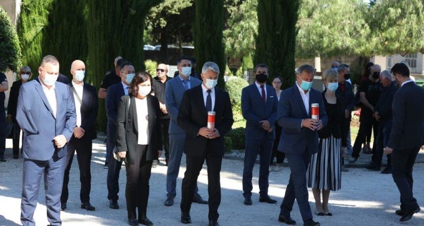 Položeni vijenci povodom Dana državnosti Položeni vijenci povodom Dana državnosti