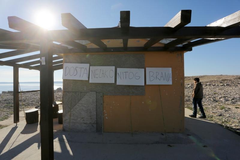 Pag: Prosvjed protiv ilegalnih berača samoniklog bilja, Foto: Filip Brala/PIXSELL